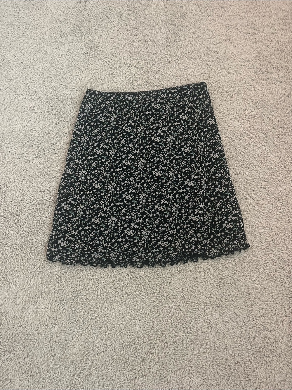 Urban Outfitters Floral Mini Skirt - never worn in perfect condition